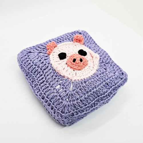 dziergana zabawka Poduszeczka – Przytulanka – Farma Świnka fiołek i jasny róż (3)