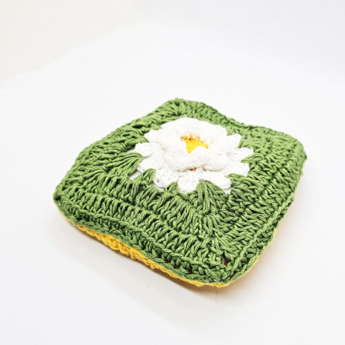 dziergana-zabawka-Poduszeczka – Przytulanka – Kwiaty – Słonecznik - zielony i biały (3)