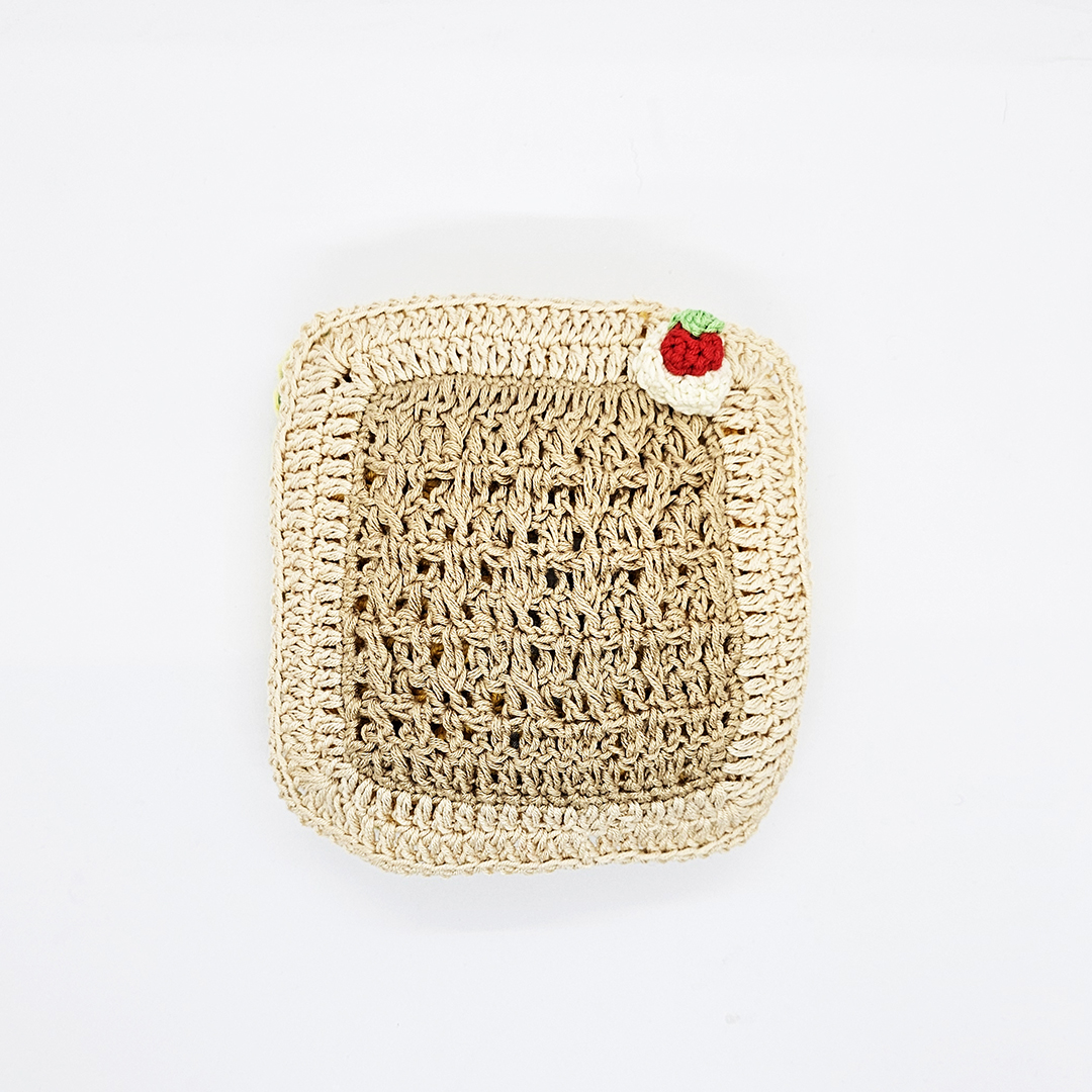 dziergana zabawka Poduszeczka – Przytulanka – slodycze jasny bez i beż (1)