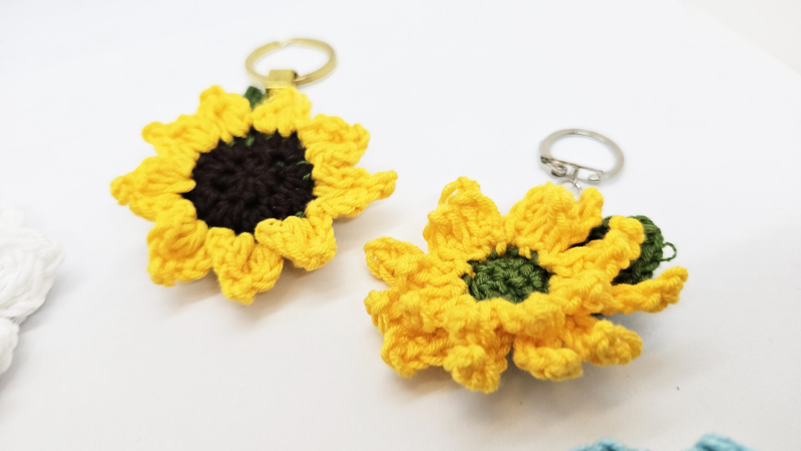 szydelkowy breloczek kwiaty (5)